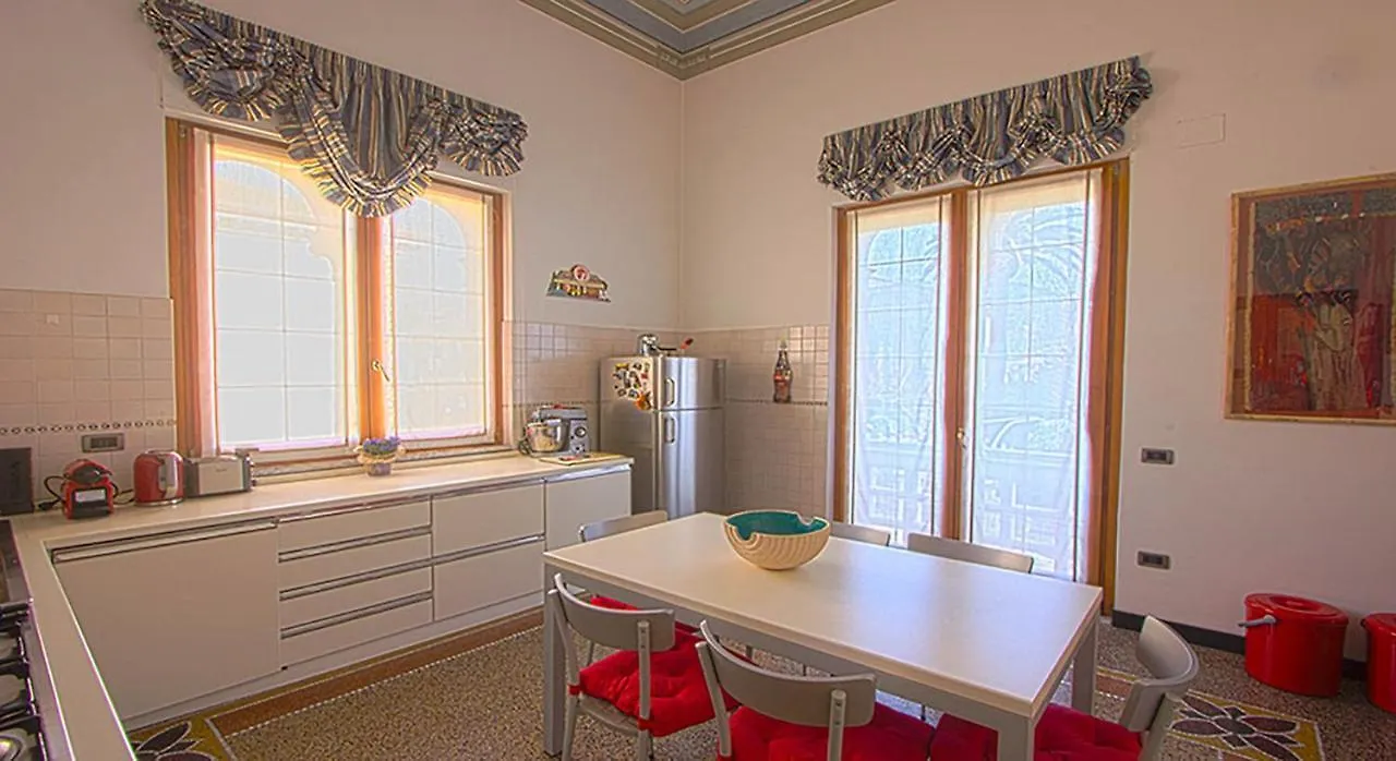 La Torretta Villa Lavagna 0*,  Italy